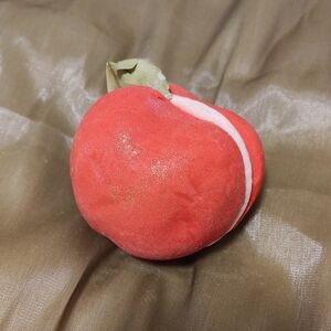 Lush apple crumble bubbleroon bubble bar